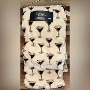 🥰 Oversized Plush Throw blanket Featuring an Espresso Martini 🍸 pattern 60”x 70”